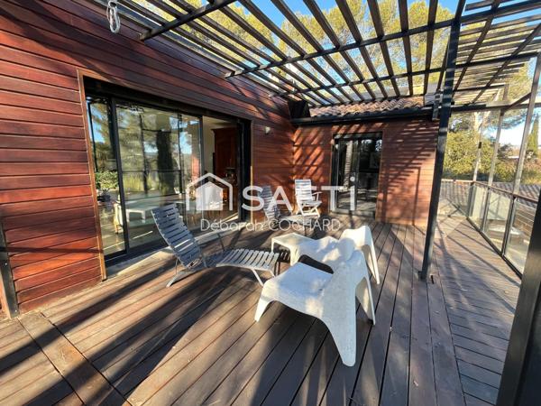 Superbe villa d'architecte de 256m2 hab nichée dans un cadre verdoyant proche commerces