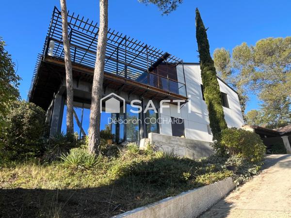 Superbe villa d'architecte de 256m2 hab nichée dans un cadre verdoyant proche commerces