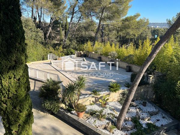 Superbe villa d'architecte de 256m2 hab nichée dans un cadre verdoyant proche commerces