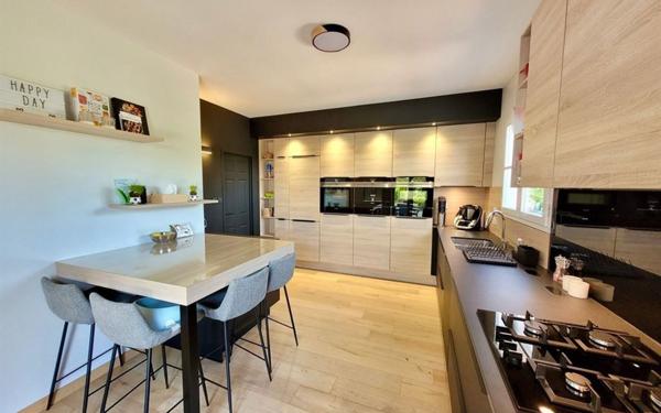 Maison à louer    6 pièces • 179,86 m2 Fontaines-Saint-Martin