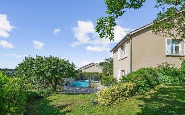 Maison à louer    6 pièces • 179,86 m2 Fontaines-Saint-Martin