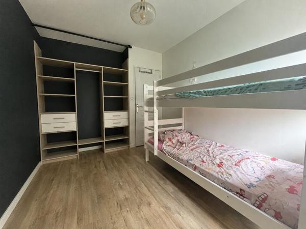 Appartement à louer 1 050 € CC Eysines 3 p 58 m² DPE E