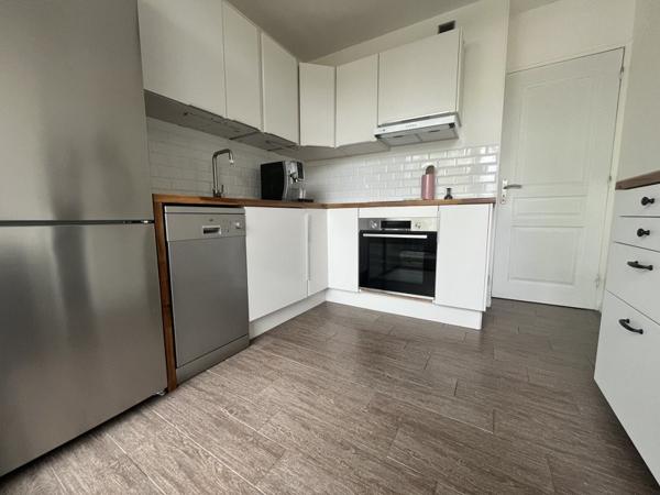 Appartement à louer 1 050 € CC Eysines 3 p 58 m² DPE E