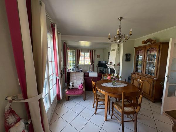 Neuville-lès-Dieppe : Grande Maison Familiale de 140 m² avec Aperçu Mer