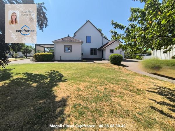 Maison à vendre 8 pièces avec Bassin et piscine. Pierre de Bresse