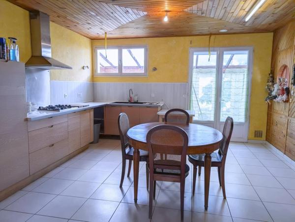 Maison 3 chambres avec grand garage à Prahecq