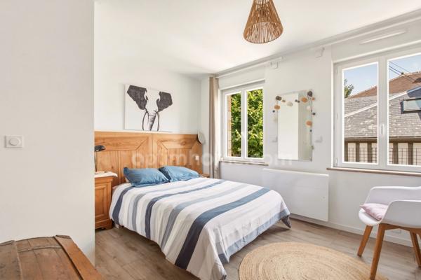 TOUQUES CENTRE – MAISON DE CHARME EN PIERRE – 65 m² – 2 CHAMBRES – TERRASSE INTIME DE 12 m²