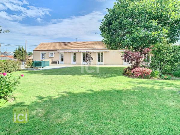 Maison type longère proche centre ville .