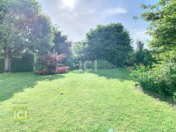 Maison type longère proche centre ville .