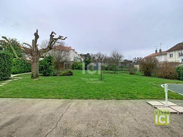 Maison type longère proche centre ville .