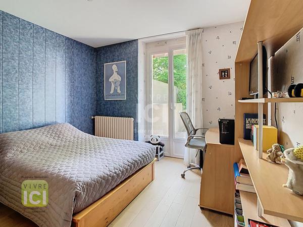 Maison type longère proche centre ville .