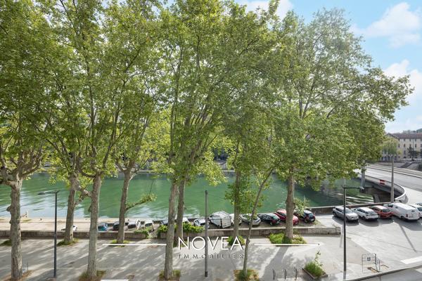 Charmant T2 rénové vue sur la Saône
