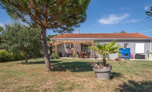 Maison 4 chambres avec jardin, à 2-3 min à pied de l'école et commodités