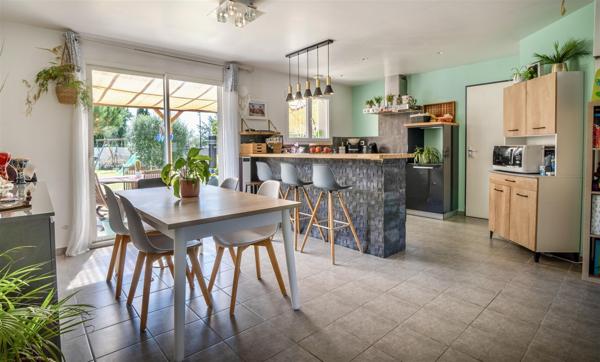 Maison 4 chambres avec jardin, à 2-3 min à pied de l'école et commodités