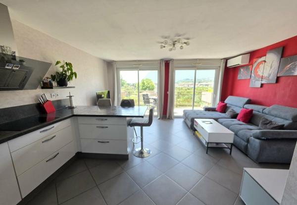 Rare à Albertville (73200)  T4 dernier étage avec grande terrasse sans vis-à-vis et 2 stationnements