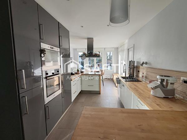 Belle maison de caractère 154 m² – Centre-ville de Saint-Hilaire-du-Harcouët (50600)