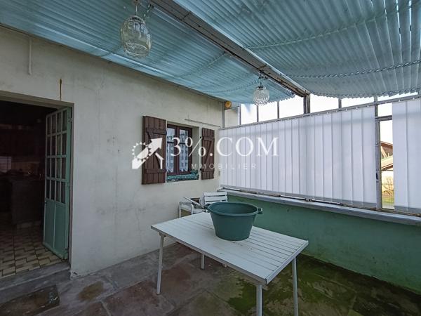 Maison
                                                                                                                                                                                                                                                                                                                        9 pièce(s)                                                                                                                                                                                                          5 chambre(s)                                                                                                                                                                                                          205  m²