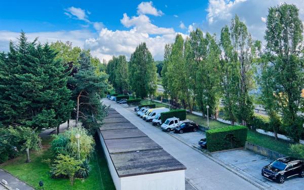 Appartement à vendre    3 pièces • 53,82 m2 Clichy-sous-Bois