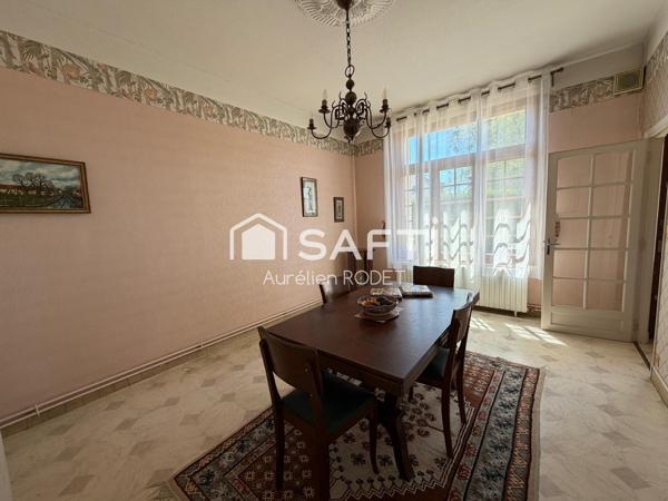 Maison avec vie de plain-pied, 4 chambres.