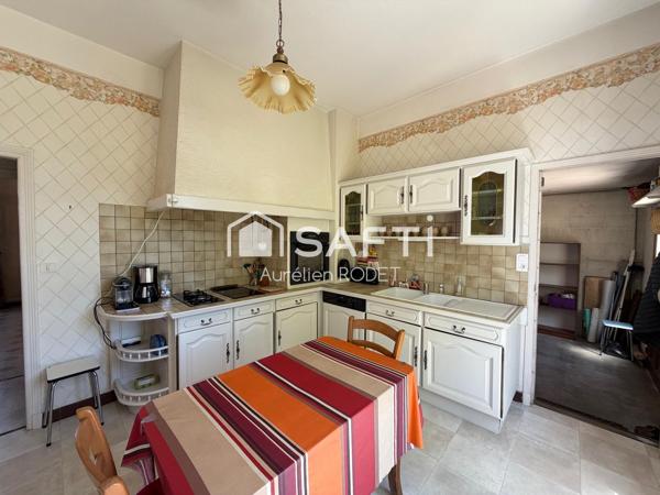 Maison avec vie de plain-pied, 4 chambres.