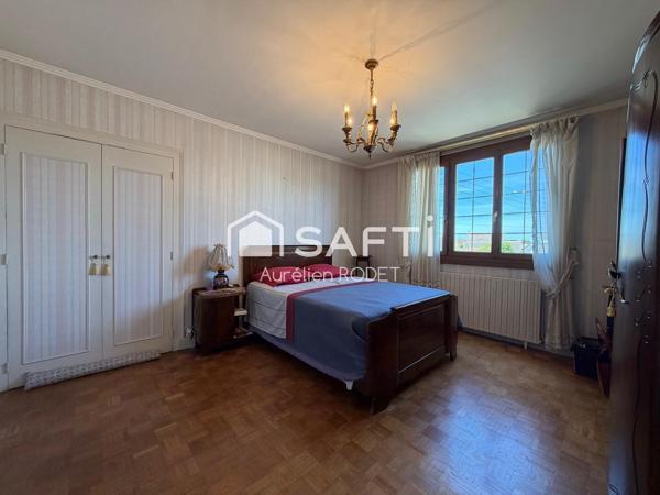 Maison avec vie de plain-pied, 4 chambres.