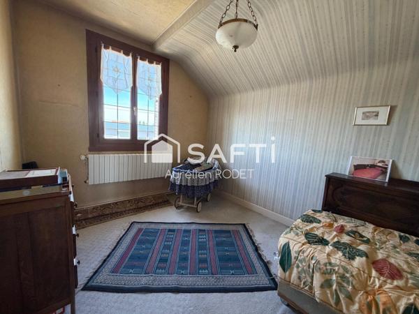 Maison avec vie de plain-pied, 4 chambres.