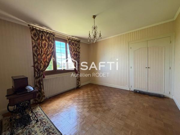 Maison avec vie de plain-pied, 4 chambres.
