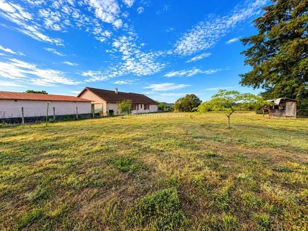 Vente                                                      Terrain
                        
                                         750 m2                     à Arandon-Passins