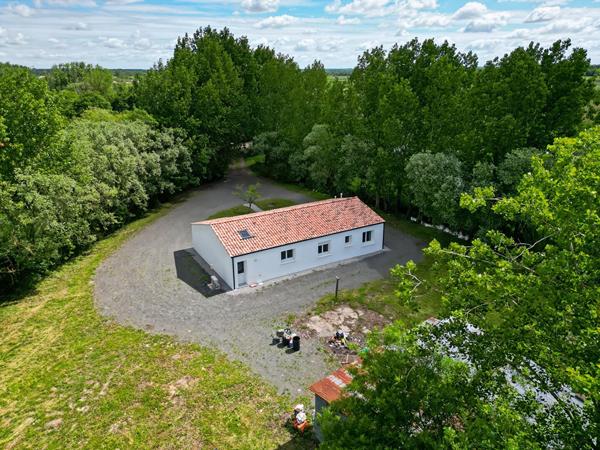 Maison neuve 100m² RE2020 + hangar de 100m² - Au calme du marais !