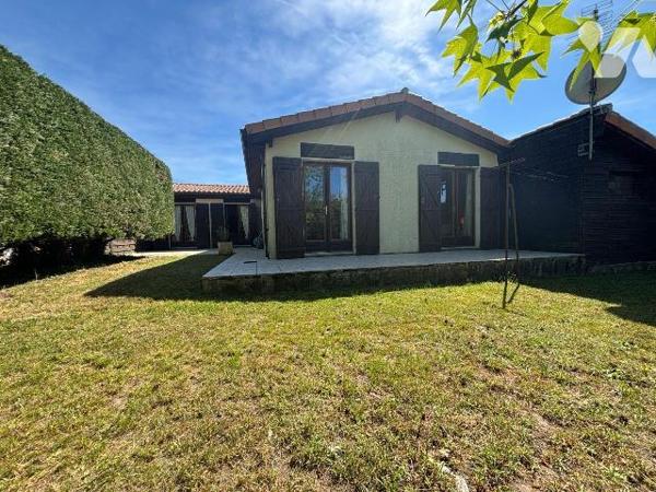 A VENDRE, Gironde, proche Bordeaux, BLANQUEFORT proche centre et secteur calme, sur un terrain ...