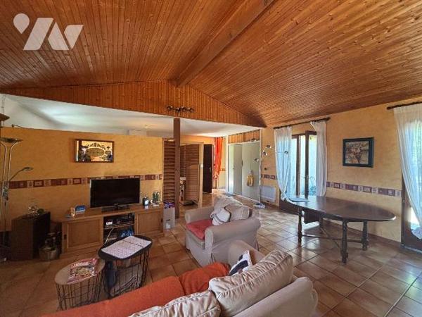 A VENDRE, Gironde, proche Bordeaux, BLANQUEFORT proche centre et secteur calme, sur un terrain ...