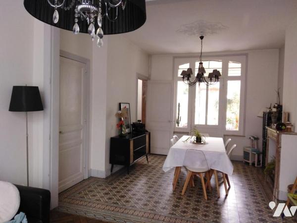 VALENCIENNES SECTEUR PRISE MAISON DE VILLE MITOYENNE AVEC GARAGE