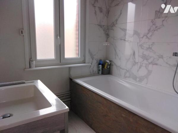 VALENCIENNES SECTEUR PRISE MAISON DE VILLE MITOYENNE AVEC GARAGE