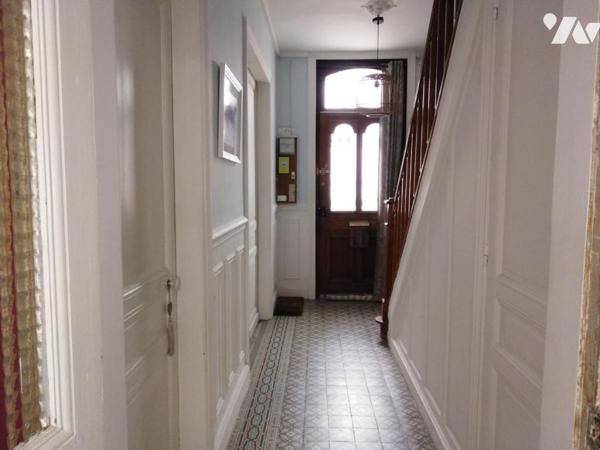 VALENCIENNES SECTEUR PRISE MAISON DE VILLE MITOYENNE AVEC GARAGE