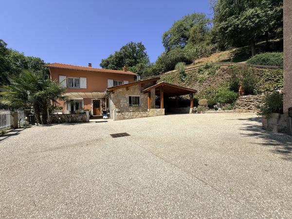 Maison
         5 pièces
        - 130 m² Exclusivité 480 000 € *