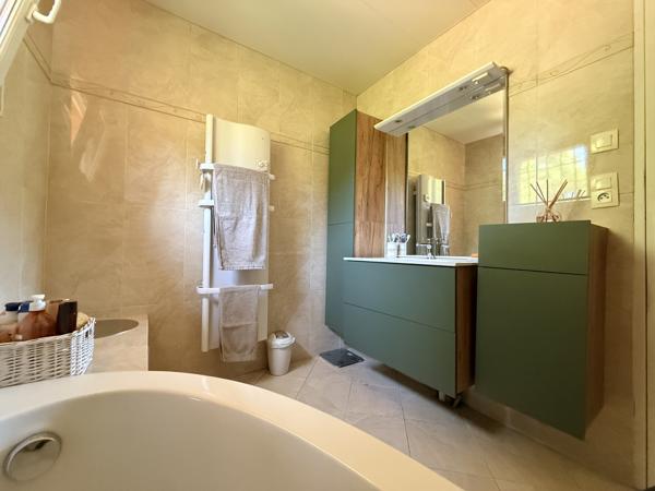 Maison
         5 pièces
        - 130 m² Exclusivité 480 000 € *