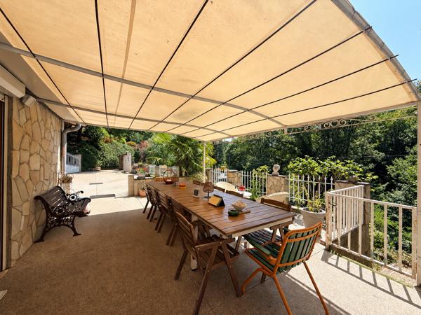 Maison
         5 pièces
        - 130 m² Exclusivité 480 000 € *