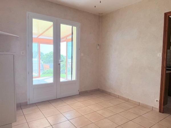 MAISON SPACIEUSE AVEC PISCINE CHAUFFEE A 2 KMS DES PLAGES DE LONGEVILLE SUR MER