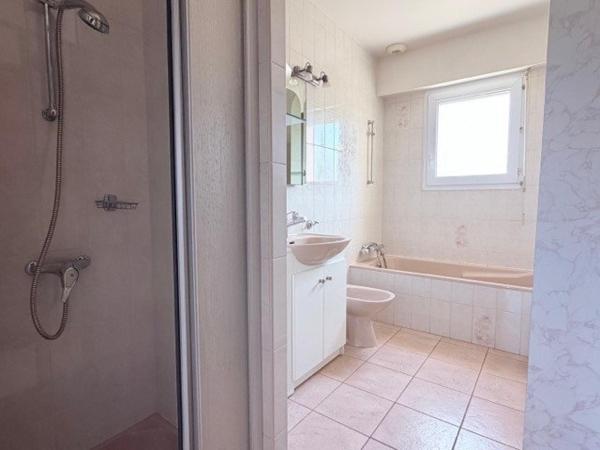 MAISON SPACIEUSE AVEC PISCINE CHAUFFEE A 2 KMS DES PLAGES DE LONGEVILLE SUR MER