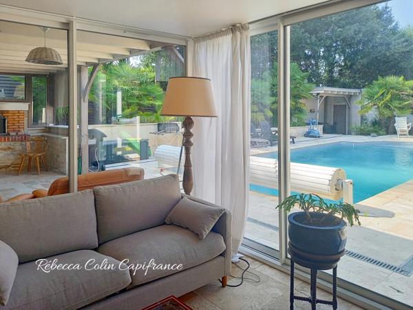 Villa contemporaine de 184 m² entièrement rénovée à BOULAZAC (24)