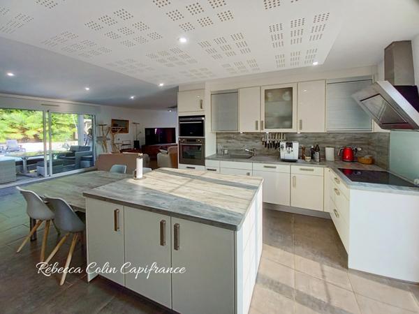 Villa contemporaine de 184 m² entièrement rénovée à BOULAZAC (24)