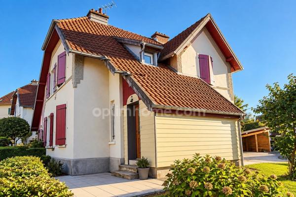 MONTBÉLIARD 25200 - MAISON 3 PIÈCES ENTIÈREMENT RÉNOVÉE – 2 CHAMBRES – TERRAIN 3 ARES – PARKING SÉCURISÉ –