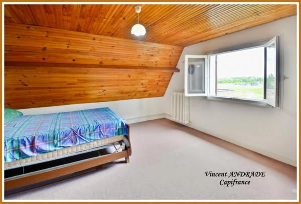 Maison traditionnelle 165 m² - 6 chambres - Sous-sol total 130 m² hauteur 2,20 m - Terrain 891 m²
