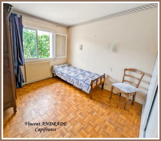 Maison traditionnelle 165 m² - 6 chambres - Sous-sol total 130 m² hauteur 2,20 m - Terrain 891 m²