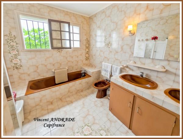 Maison traditionnelle 165 m² - 6 chambres - Sous-sol total 130 m² hauteur 2,20 m - Terrain 891 m²