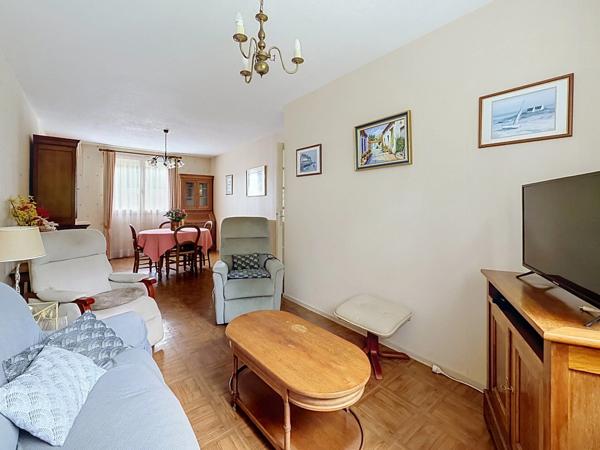 CHAMBRAY-LÈS-TOURS – FONTAINE BLANCHE – MAISON FAMILIALE À RÉINVENTER SUR PLUS DE 500 M²