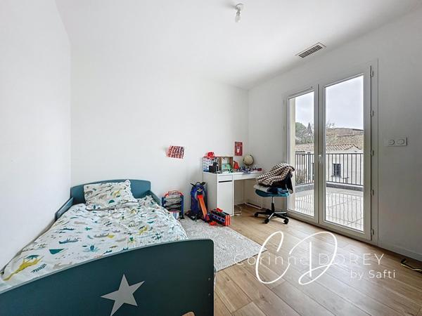 Villa 4 chambres, garage attenant et piscine
