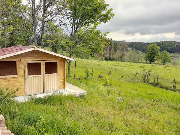 Maison a renover avec terrain non attenant dans le centre de Lapte