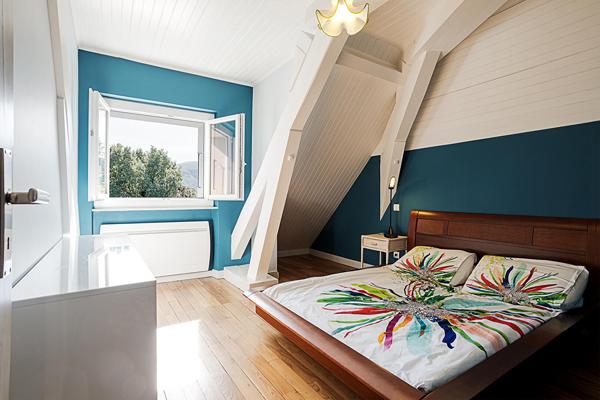 Maison d’architecte en coeur de ville avec piscine et jardin arboré