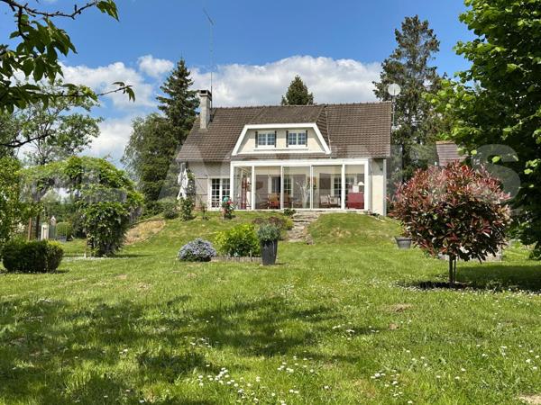 à 2 mn de Coulommiers: pavillon sur sous-sol total, salon séjour de 38 m²..4 chambres..terrain de 12